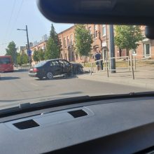 Kaune pasipylė avarijos: nukentėjo motociklininkas, suknežintas automobilis