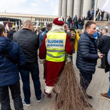 Prie Seimo 1 tūkst. pieno gamintojų reikalauja paramos, K. Navicko pasitraukimo