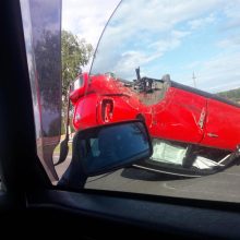 Avarija Panevėžio rajone: automobilis apsivertė ant stogo