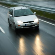 Šalies rajoniniuose keliuose vietomis esama slidžių kelio ruožų