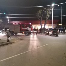 Avarija Kaune: „Volkswagen“ rėžėsi į medį, vairuotojas atsisakė tikrintis blaivumą