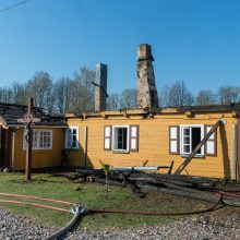 Tauragės rajone sudegė klebonijos pastato stogas