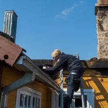 Tauragės rajone sudegė klebonijos pastato stogas