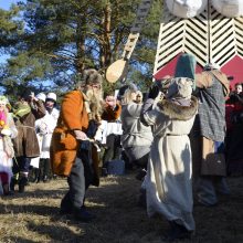 Rumšiškėse žiemą iš kiemo varė su tradicinėmis ristynėmis