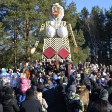 Rumšiškėse žiemą iš kiemo varė su tradicinėmis ristynėmis