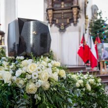 Sukrėsta Lenkija atsisveikina su nužudytu Gdansko meru