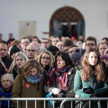 Sukrėsta Lenkija atsisveikina su nužudytu Gdansko meru