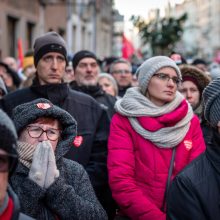 Sukrėsta Lenkija atsisveikina su nužudytu Gdansko meru