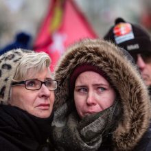 Sukrėsta Lenkija atsisveikina su nužudytu Gdansko meru