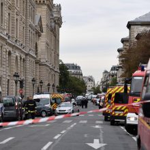 Paryžiuje per išpuolį policijos nuovadoje žuvo penki žmonės, tarp jų ir užpuolikas