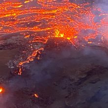 Islandijoje iš 900 metų neveikusio ugnikalnio liejasi lava