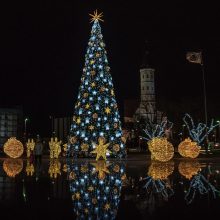 Šiaulius nušvietė paslapčia įžiebta Kalėdų eglė