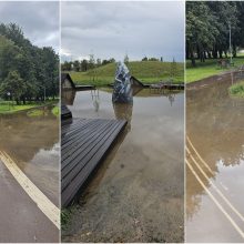 Nustebino vaizdas Malūno parke: po vandeniu atsidūrė takai ir aikštelės