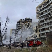 Rusų kariams apšaudžius daugiabutį Ukrainos Dnipre žuvo 21 žmogus, sužeista 73