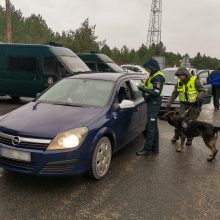 Lietuvos ir Latvijos pareigūnai prie valstybių sienos fiksavo Kelių eismo taisyklių pažeidimus
