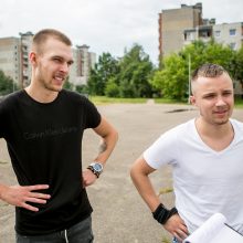 Abiturientų įspūdžiai: į svarbiausią egzaminą – ir po sunkios darbo dienos