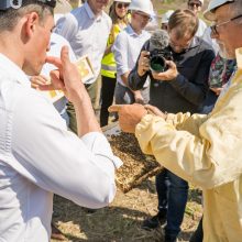 Verslo miestelio „Urban HUB“ statybų pradžią paskelbė įkurdinta bičių bendruomenė