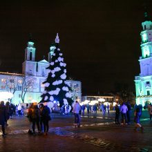 Kauno Kalėdų eglės abejingų nepalieka: šių metų ar pernykštė labiau žavi?