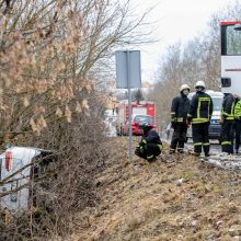 Kaune nuo kelio nuvažiavo ir apvirto automobilis: kalta sveikata ar posūkis?