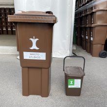 Individualūs maisto atliekų rūšiavimo konteineriai paliekami klaipėdiečių kiemuose