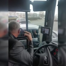 Autobuso keleivius pribloškė avarijos vos nesukėlusio automobilio vairuotojo elgesys