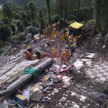 Indijoje sugriuvus namui žuvo 12 žmonių