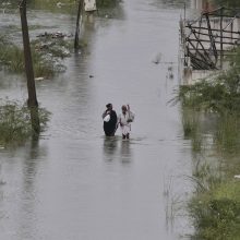 Indijoje per musonų sezono potvynius žuvo mažiausiai 25 žmonės