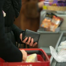 Kaimams tuštėjant uždaromos maisto parduotuvės