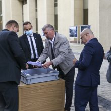 Rugsėjo 10-osios mitingo organizatoriai kritikuoja siekį Seimą apjuosti tvora