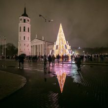 Sostinės Kalėdų eglės: ar šių metų siurrealioji pranoks pernykštę šachmatų karalienę?