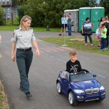 Kauno apskrities pareigūnų dovanos moksleiviams – mažos, bet itin reikšmingos