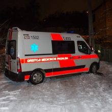 Vilijampolėje ligonį vežusiam medikų automobiliui prireikė ugniagesių pagalbos