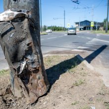 Kraupu: „Audi“ Kaune rėžėsi į stulpą – vairuotojas žuvo, trys žmonės sužaloti