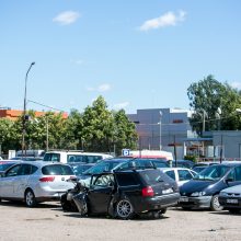 Kraupu: „Audi“ Kaune rėžėsi į stulpą – vairuotojas žuvo, trys žmonės sužaloti