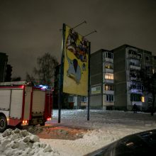 Sukilėlių prospekte užsiliepsnojo butas, buvo evakuoti žmonės