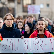 Protestuotojai ragino į Seimo sesiją įtraukti Partnerystės įstatymą: gana mus skaldyti ir skirstyti