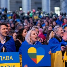 Atsiliepę į V. Zelenskio kvietimą paremti Ukrainą, Vilniuje susirinko apie 4 tūkst. žmonių 