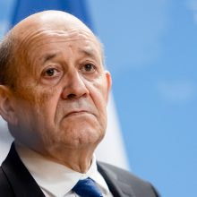 Prancūzijos ministras Vilniuje ragina rasti bendrą požiūrį dėl naujų pajėgų NATO rytuose 