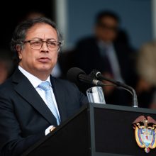 Kolumbijos prezidentas atšaukė teiginį, kad po lėktuvo katastrofos rasti gyvi vaikai