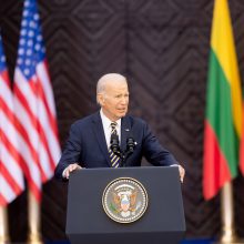 J. Bideno kalbos Vilniuje analizė ir atgarsiai: kas liko tarp eilučių?