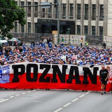 Poznanės „Lech“ sirgaliai į Dariaus ir Girėno stadioną surengė įspūdingą eiseną