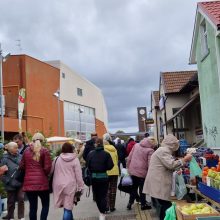 Mugėje – apstu ne tik žmonių, bet ir gardėsių