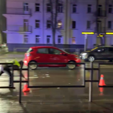 A. Juozapavičiaus prospekte automobilis „Renault“ partrenkė dvi per perėją ėjusias merginas
