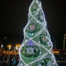 Penktadienio vakarą įžiebta Palangos Kalėdų eglutė