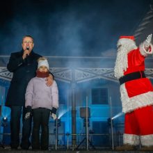 Penktadienio vakarą įžiebta Palangos Kalėdų eglutė