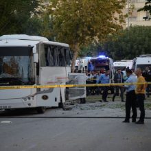 Turkijoje per sprogimą greta policijos autobuso sužeista 12 žmonių