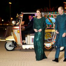 Britų princas Williamas ir Kate pradėjo penkių dienų viešnagę Pakistane