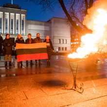 Atmintis gyva: vėl liepsnojo Sausio 13-osios laužai