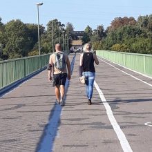 Nesibaigiančia vasara besidžiaugiantys kauniečiai užplūdo Panemunės paplūdimį