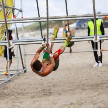 Ekstremalaus bėgimo varžybose Klaipėdoje – kova su kliūtimis bei audra